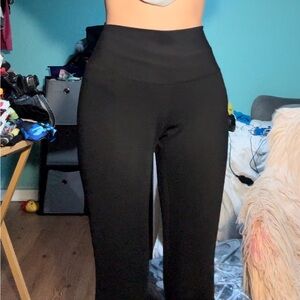 black leggings that end right above the ankle